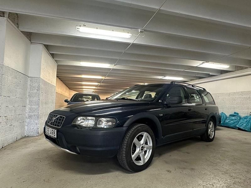 Mörkblå Begagnad 2000 Volvo XC70 SUV | 37 900 kr (Lite dyr) - Bild 1/4