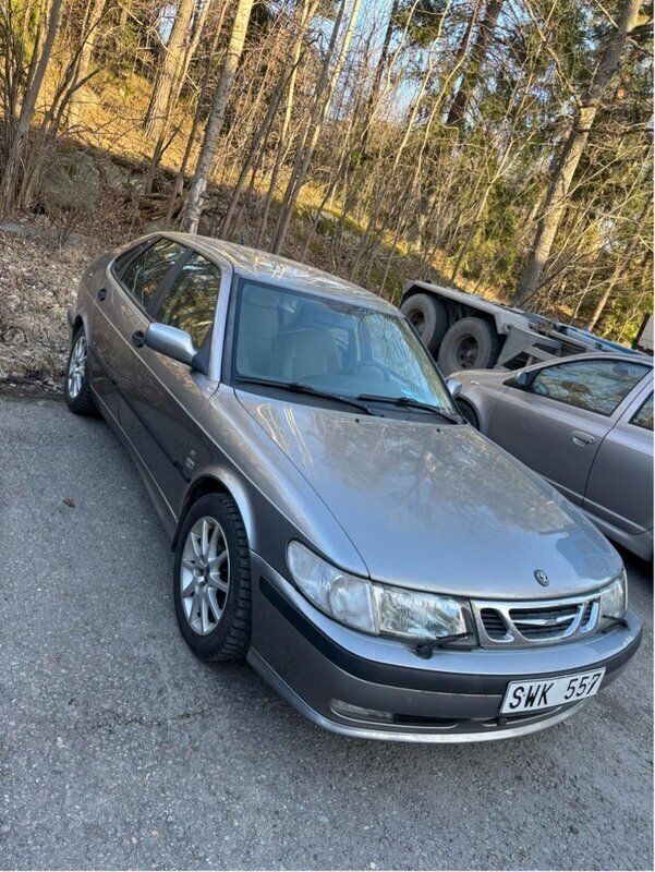 Grå Begagnad 2002 Saab 9-3 Halvkombi | 13 000 kr (Marknadspris) - Bild 1/4