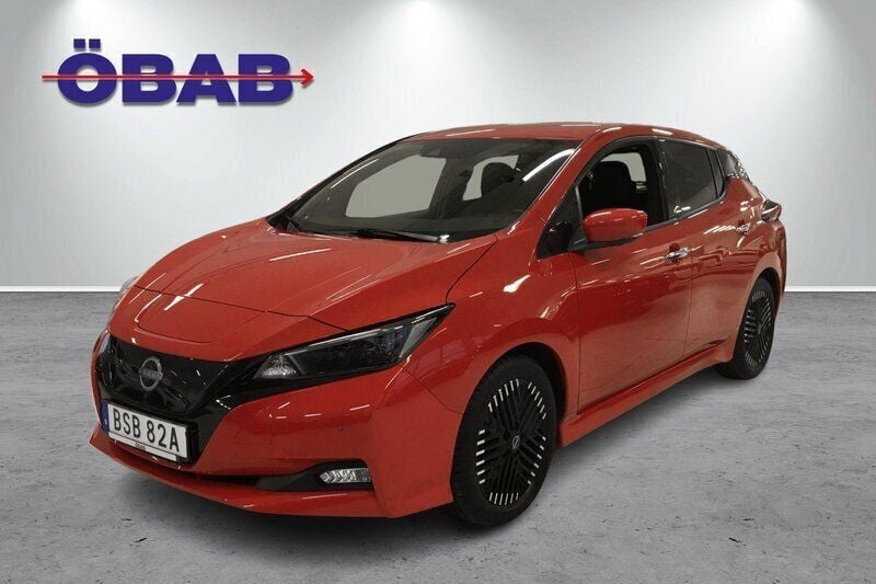 Röd Begagnad 2022 Nissan Leaf N-Connecta Halvkombi | 198 800 kr (Bra pris) - Bild 1/4