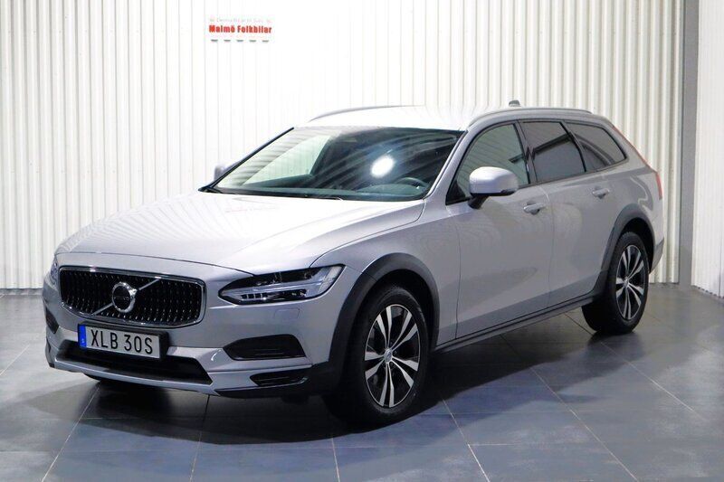 Silver Begagnad 2022 Volvo V90 CC Momentum Kombi | 459 900 kr (Marknadspris) - Bild 1/4