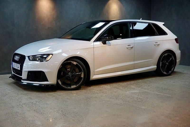 Vit Begagnad 2016 Audi RS3 Sedan | 399 900 kr - Bild 1/4