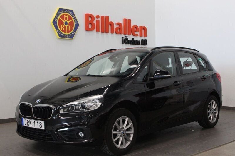 Svart Begagnad 2017 BMW 218 Active Tourer Advantage Minibuss | 134 900 kr (Marknadspris) - Bild 1/4