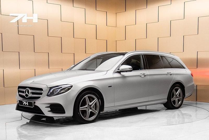 Silver Begagnad 2019 Mercedes E300 AMG line Kombi | 430 000 kr (Dyr) - Bild 1/4