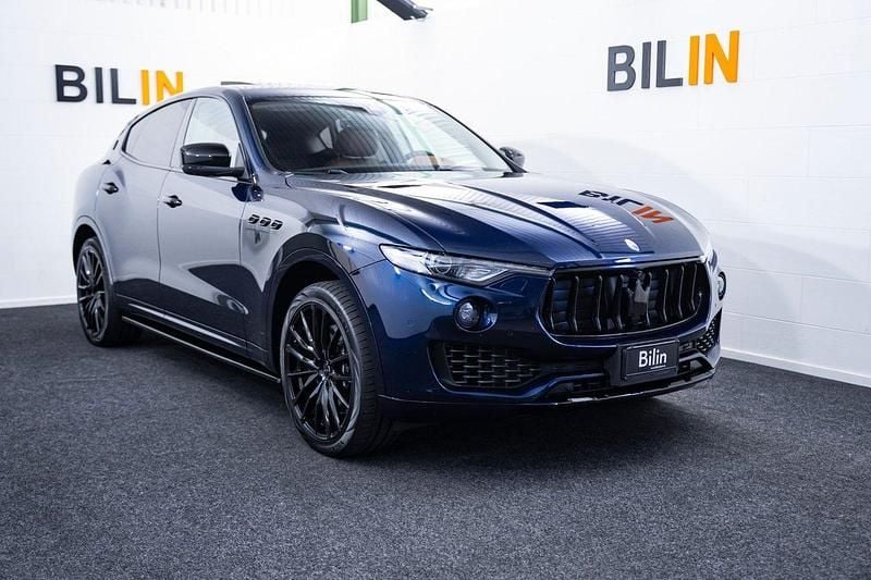 Mörkblå (blå) Begagnad 2017 Maserati Levante SUV | 429 900 kr - Bild 1/4