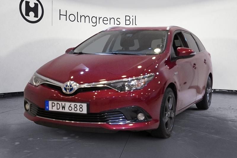 Begagnad Toyota Auris Touring Sports 2017 Röd Kombi