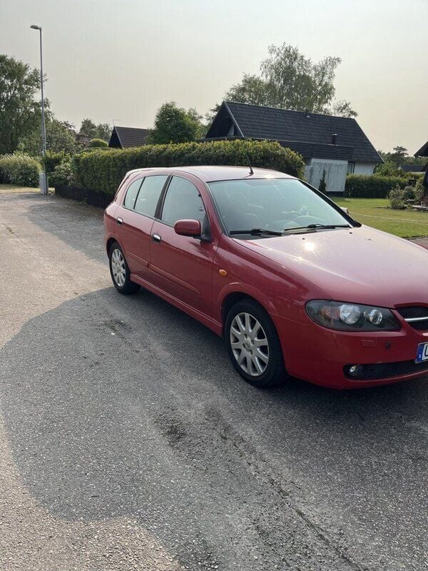 Röd Begagnad 2003 Nissan Almera Halvkombi | 5 000 kr (Superpris) - Bild 1/4