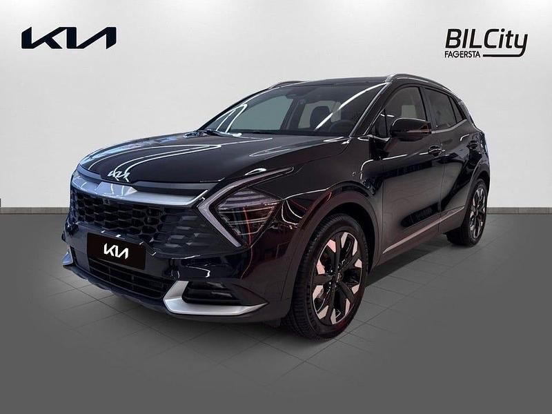 Svart (black pearl metallic (1k)) Ny 2025 Kia Sportage Advance SUV | 444 476 kr (Marknadspris) - Bild 1/4
