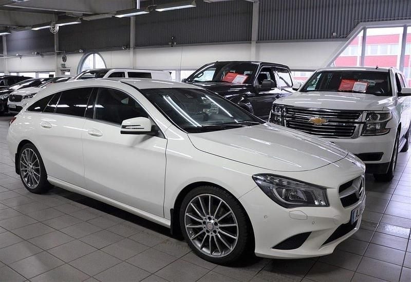 Begagnad Mercedes CLA200 Shooting Brake 136 HK (100 kW) 2015 Vit Kombi