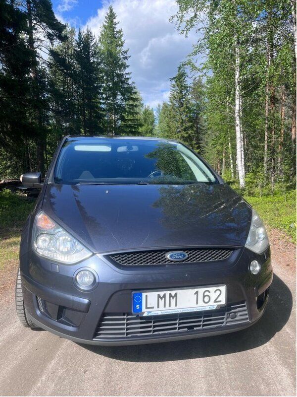 Grå Begagnad 2009 Ford S-MAX S Minibuss | 60 000 kr (Lite dyr) - Bild 1/4