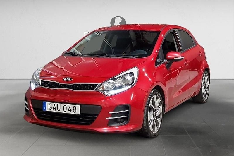 Röd Begagnad 2015 Kia Rio Halvkombi | 54 900 kr (Marknadspris) - Bild 1/3