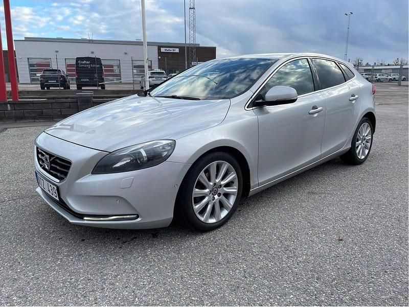 Begagnad 2013 Volvo V40 Summum Kombi | 79 000 kr (Bra pris) - Bild 1/4