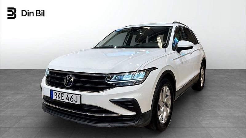 Vit Begagnad 2021 VW Tiguan Life SUV | 279 900 kr (Marknadspris) - Bild 1/4