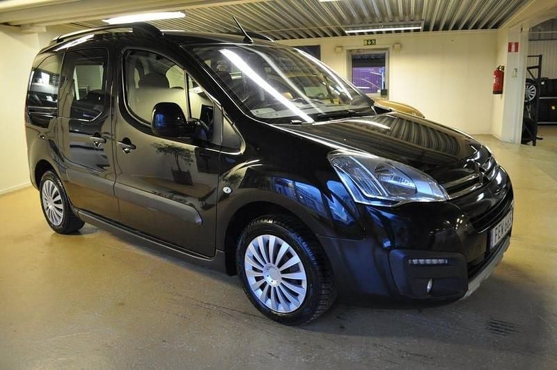 Svart Begagnad 2016 Citroën Berlingo Minibuss | 79 000 kr (Marknadspris) - Bild 1/4