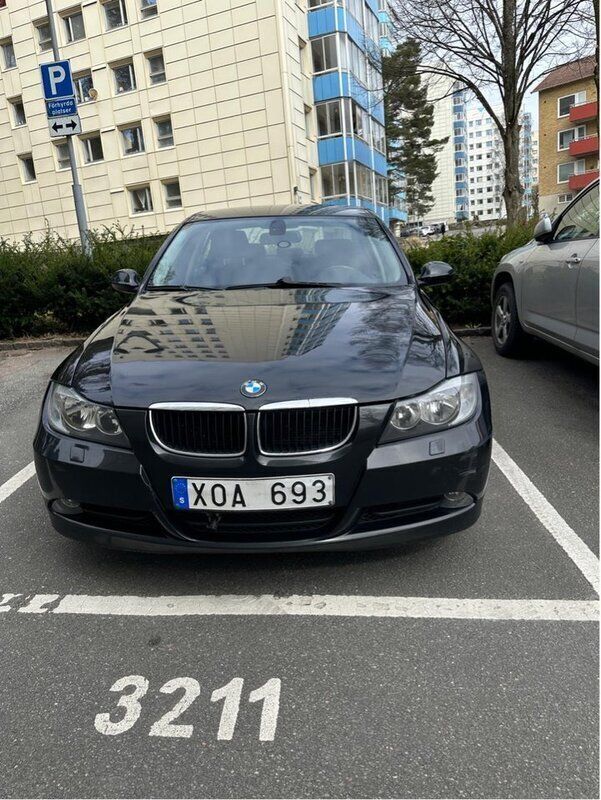 Svart Begagnad 2006 BMW 320 Sedan | 45 000 kr (Marknadspris) - Bild 1/4