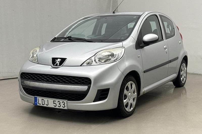 Grå Begagnad 2011 Peugeot 107 Halvkombi | 33 000 kr (Superpris) - Bild 1/4