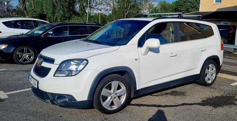 Vit Begagnad 2014 Chevrolet Orlando Minibuss | 68 000 kr (Marknadspris) - Bild 1/4