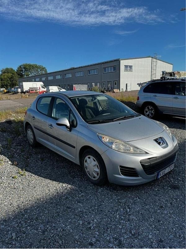 Grå Begagnad 2010 Peugeot 207 Halvkombi | 12 000 kr (Superpris) - Bild 1/4