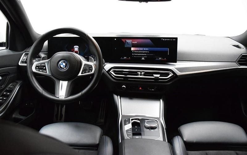 Begagnad BMW 330 M Sport 292 HK (214 kW) 2023 Vit Kombi