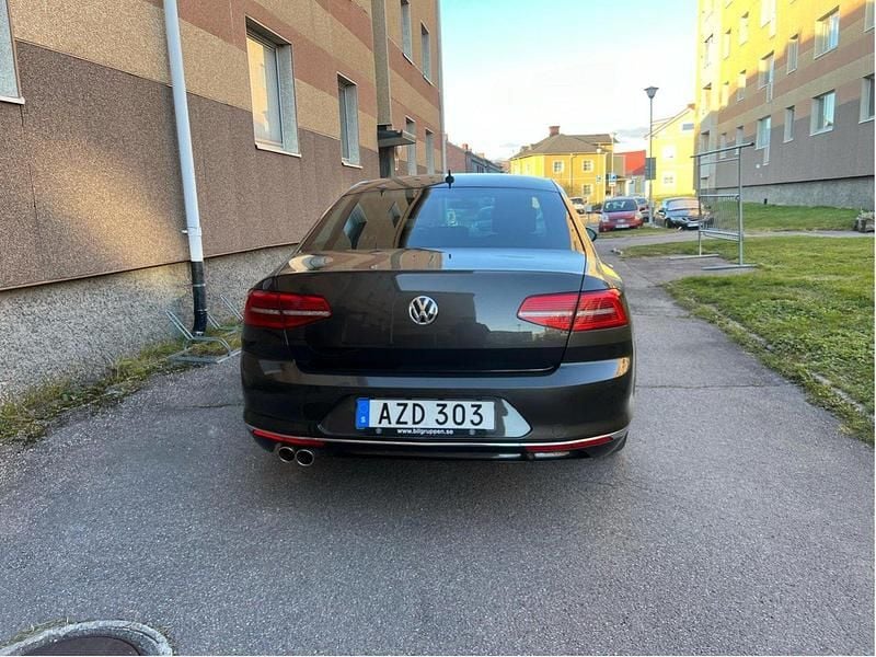 Brun Begagnad 2016 VW Passat GT Sedan | 199 000 kr (Marknadspris) - Bild 1/4