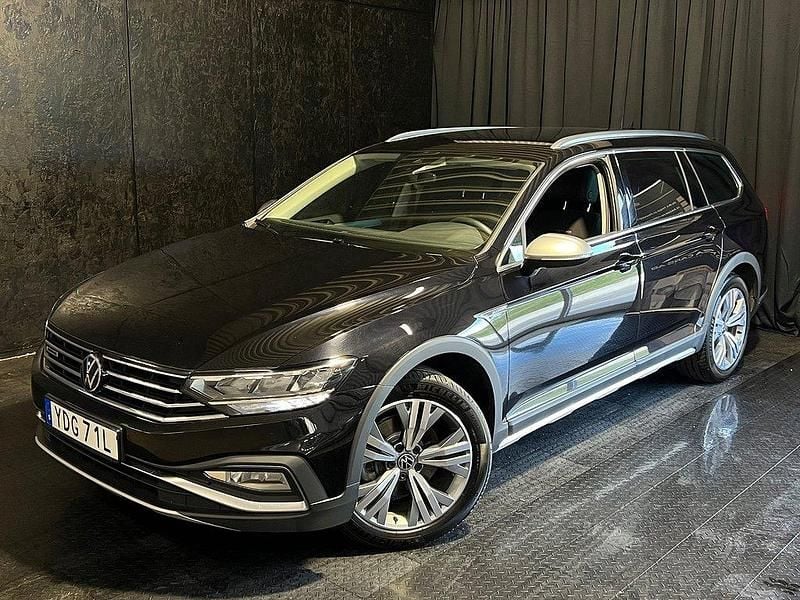Svart Begagnad 2022 VW Passat Alltrack Kombi | 239 500 kr (Superpris) - Bild 1/4