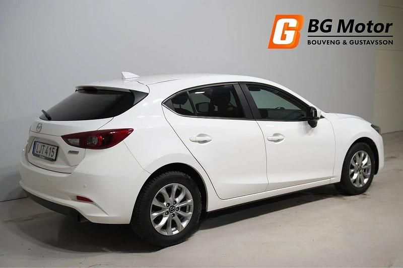 Begagnad Mazda 3 Inclusive 120 HK (88 kW) 2017 Vit Halvkombi