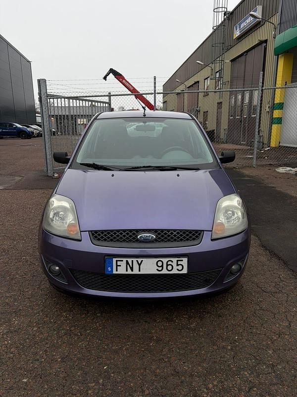 Begagnad Ford Fiesta 70 HK (51 kW) 2007 Halvkombi