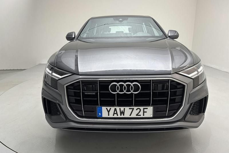 Begagnad Audi Q8 S-Line 286 HK (210 kW) 2021 Grå SUV