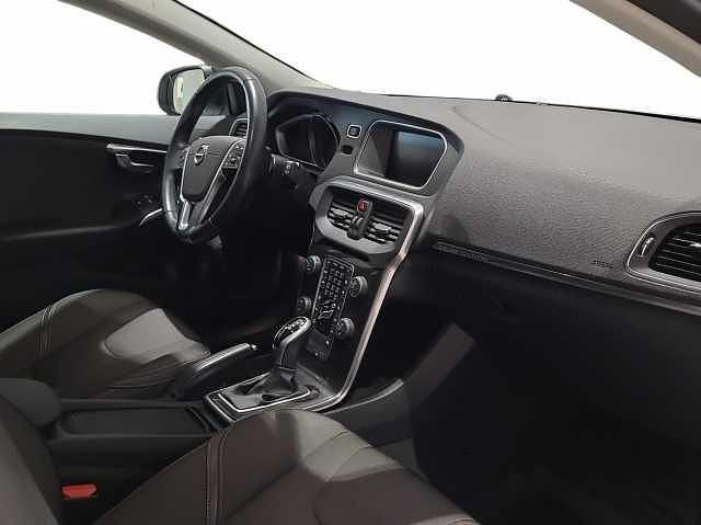 Begagnad Volvo V40 CC Business Edition 151 HK (111 kW) 2018 Vit Kombi