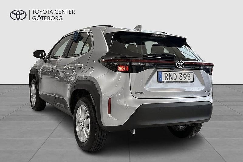 Begagnad Toyota Yaris Cross Active 92 HK (67 kW) 2024 Silver SUV
