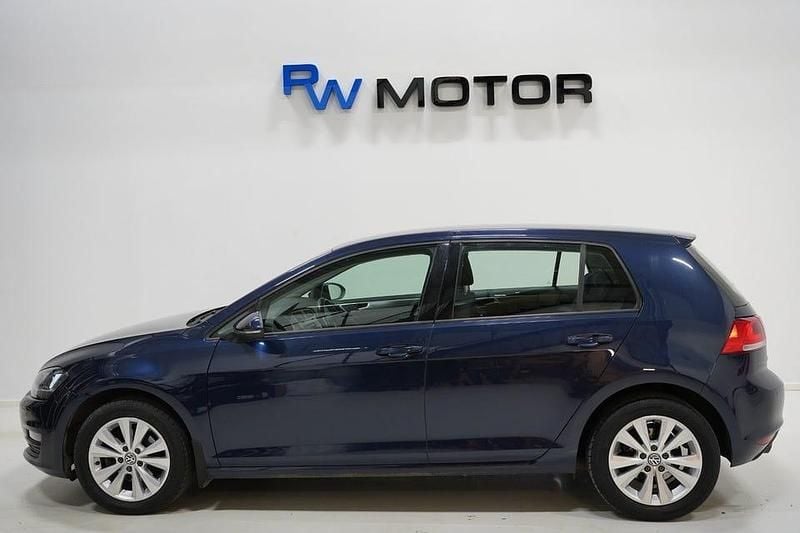 Begagnad VW Golf VII 105 HK (77 kW) 2015 Mörkblå Halvkombi