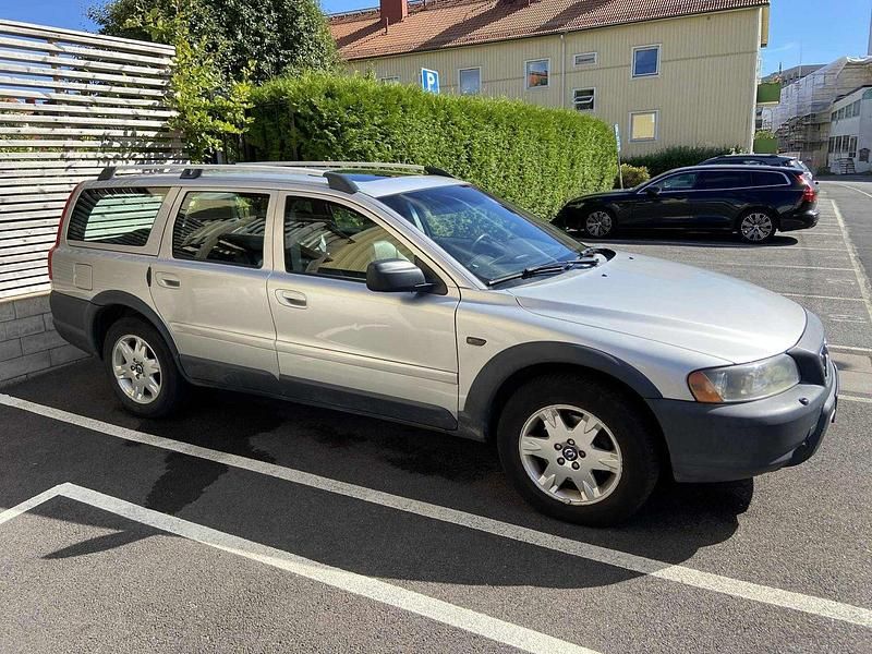 Silver Begagnad 2005 Volvo XC70 Summum SUV | 33 000 kr (Bra pris) - Bild 1/4