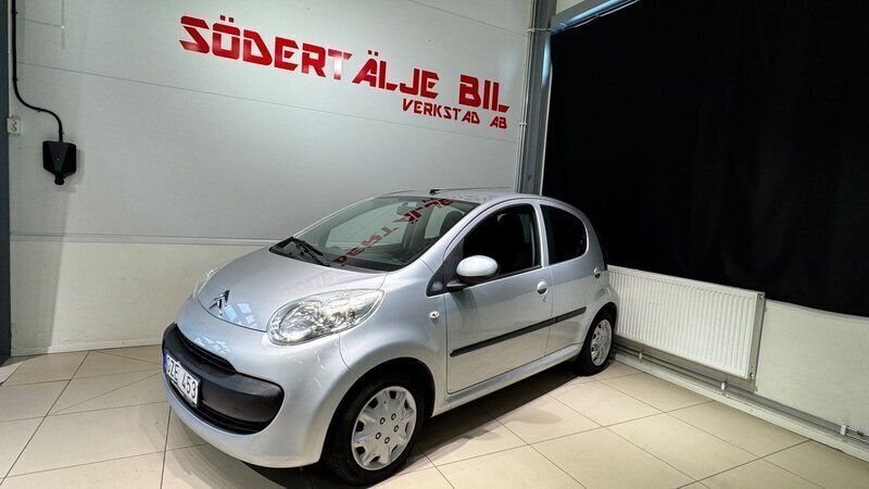 Silver Begagnad 2008 Citroën C1 Halvkombi | 29 900 kr (Marknadspris) - Bild 1/4