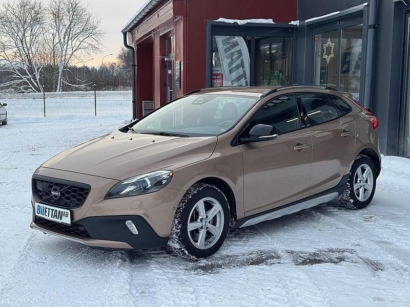 Begagnad Volvo V40 Summum 177 HK (130 kW) 2012 Brun Halvkombi