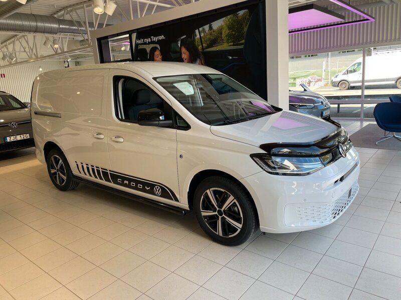 Vit Ny 2025 VW Caddy Maxi Minibuss | 493 125 kr (Dyr) - Bild 1/4