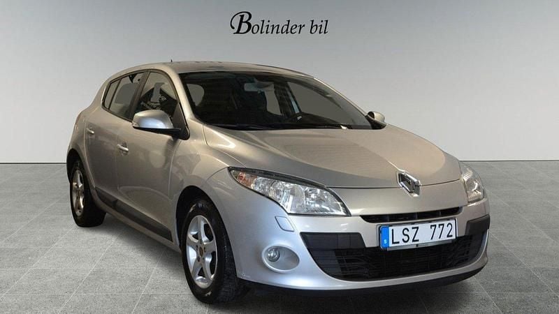 Silver Begagnad 2011 Renault Mégane III Halvkombi | 47 900 kr (Marknadspris) - Bild 1/4