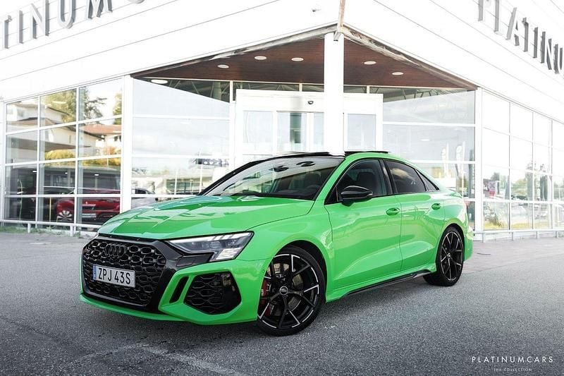 Grön Begagnad 2023 Audi RS3 Design Halvkombi | 639 000 kr (Marknadspris) - Bild 1/4