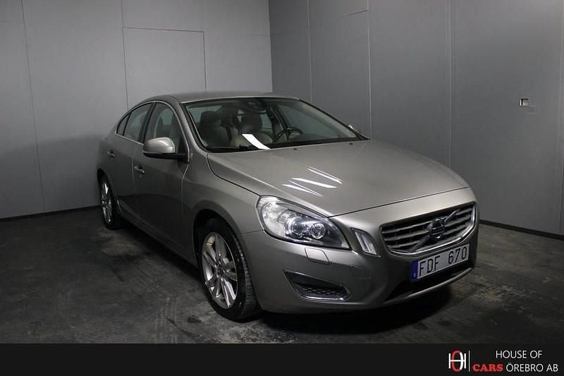 Brun Begagnad 2011 Volvo S60 Momentum Sedan | 99 900 kr (Bra pris) - Bild 1/4