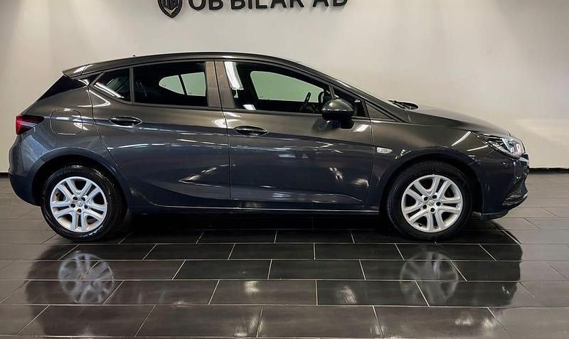 Begagnad Opel Astra Enjoy 105 HK (77 kW) 2016 Grå Halvkombi