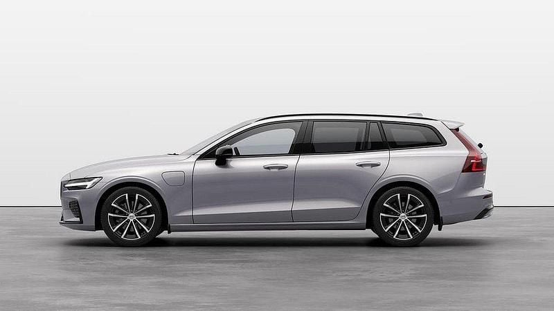 Silver Begagnad 2025 Volvo V60 Plus Kombi | 478 800 kr (Bra pris) - Bild 1/4
