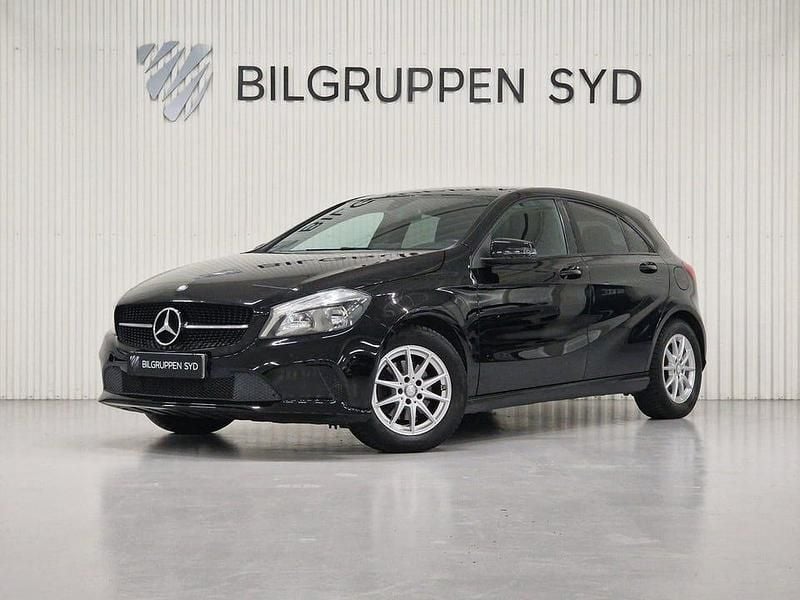 Svart Begagnad 2016 Mercedes A180 Night Halvkombi | 154 900 kr (Marknadspris) - Bild 1/4