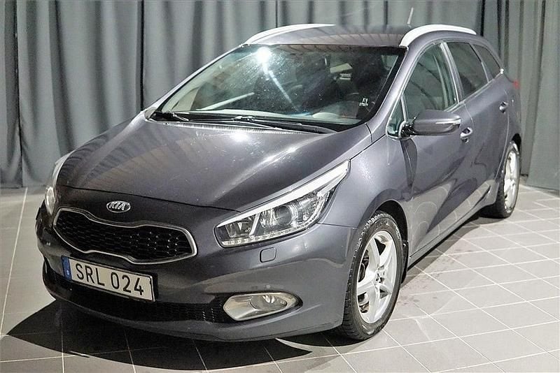 Grå Begagnad 2013 Kia Ceed Sportswagon Kombi | 84 900 kr (Marknadspris) - Bild 1/4