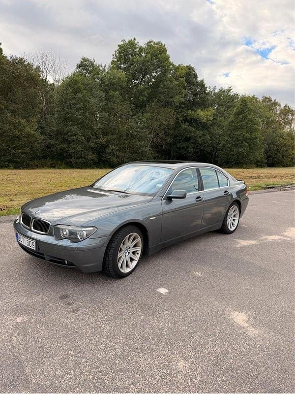 Grå Begagnad 2002 BMW 745 Sedan | 45 000 kr - Bild 1/4