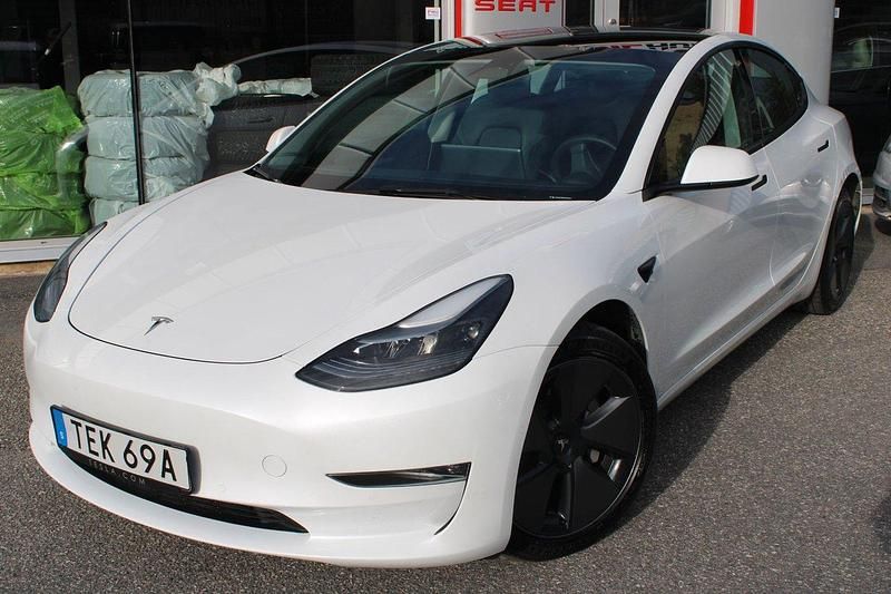 Vit Begagnad 2022 Tesla Model 3 Long Range AWD Sedan | 334 900 kr (Marknadspris) - Bild 1/4