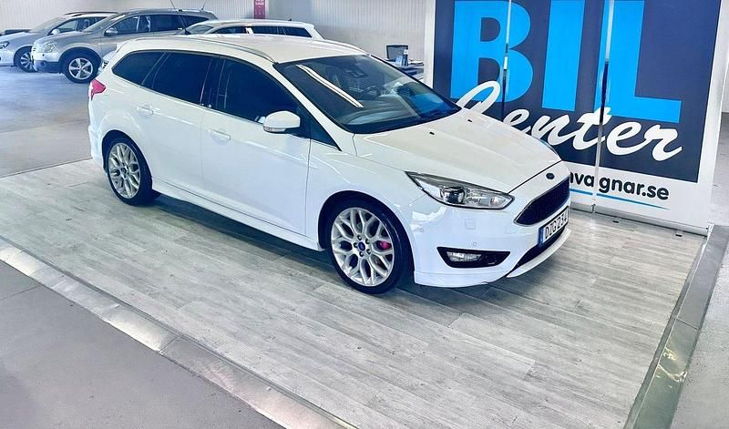 Vit Begagnad 2014 Ford Focus Titanium Kombi | 78 000 kr (Marknadspris) - Bild 1/1