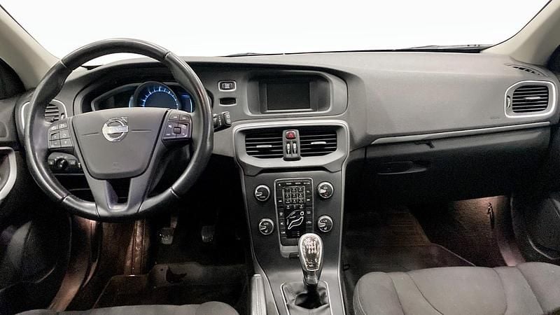 Begagnad Volvo V40 Kinetic 150 HK (110 kW) 2013 Röd Halvkombi