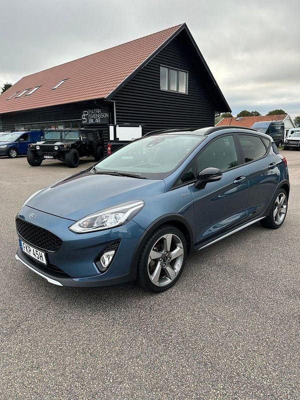 Blå Begagnad 2019 Ford Fiesta Active Halvkombi | 169 000 kr (Marknadspris) - Bild 1/4
