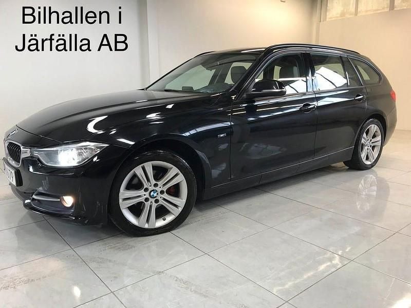 Svart Begagnad 2015 BMW 318 Performance Kombi | 139 900 kr (Marknadspris) - Bild 1/4
