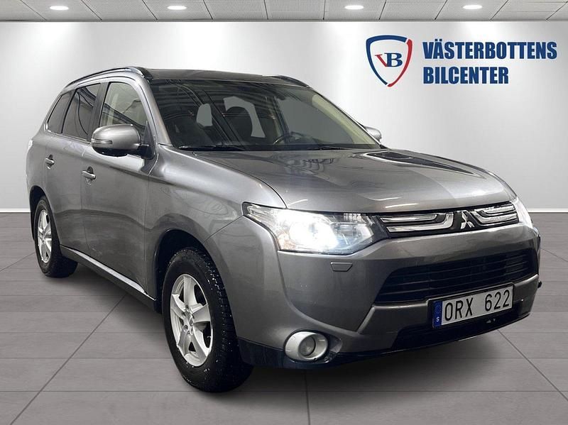 Mörkgrå (grå) Begagnad 2014 Mitsubishi Outlander SUV | 104 900 kr (Marknadspris) - Bild 1/4