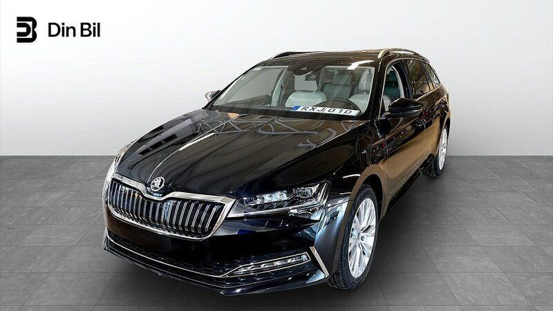 Svart Begagnad 2023 Skoda Superb Kombi | 399 900 kr (Marknadspris) - Bild 1/4
