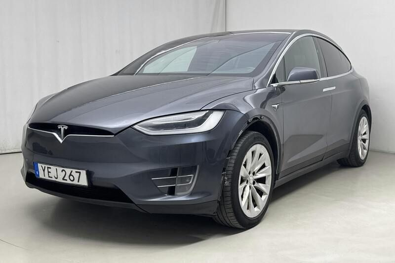 Grå Begagnad 2016 Tesla Model X SUV | 189 000 kr - Bild 1/4